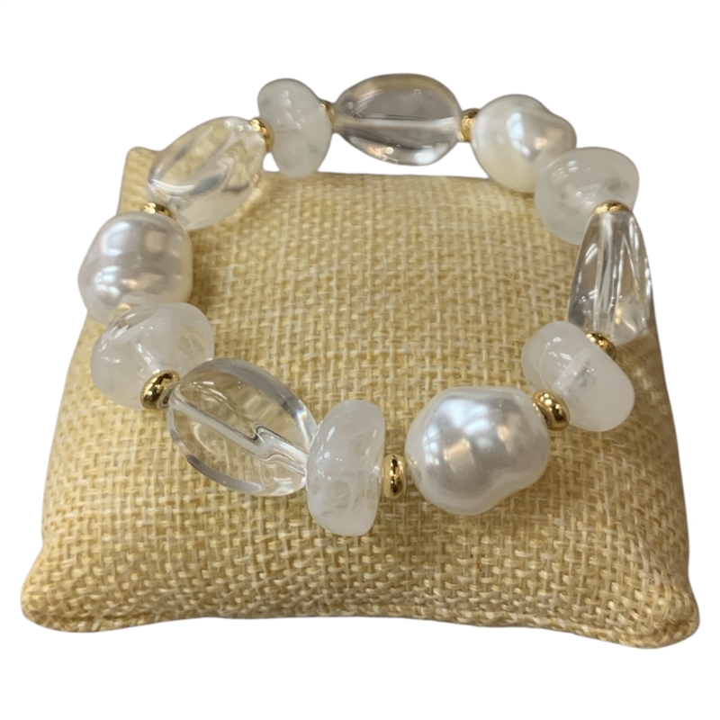 C6B2253 PEARL & CLEAR ACRYLIC BRACELET