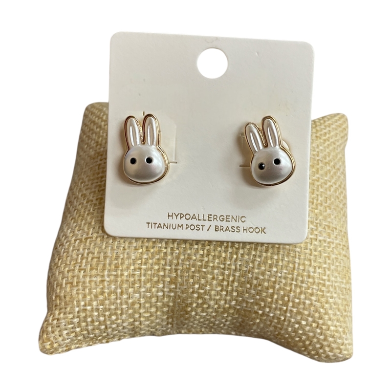 C6E2201 WHITE BUNNY EARRINGS