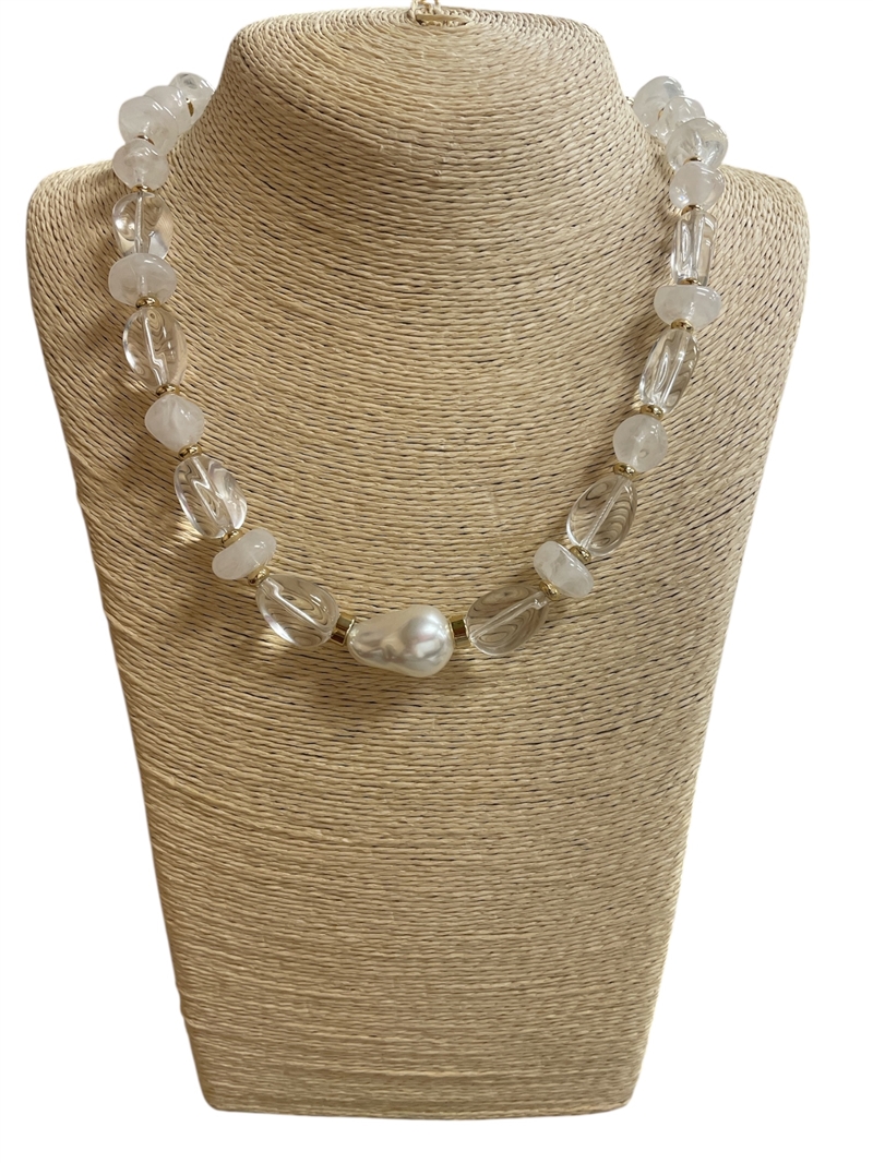 C6N2254  CLEAR ACRYLIC & PEARL BEADED SHORT NECKLACE