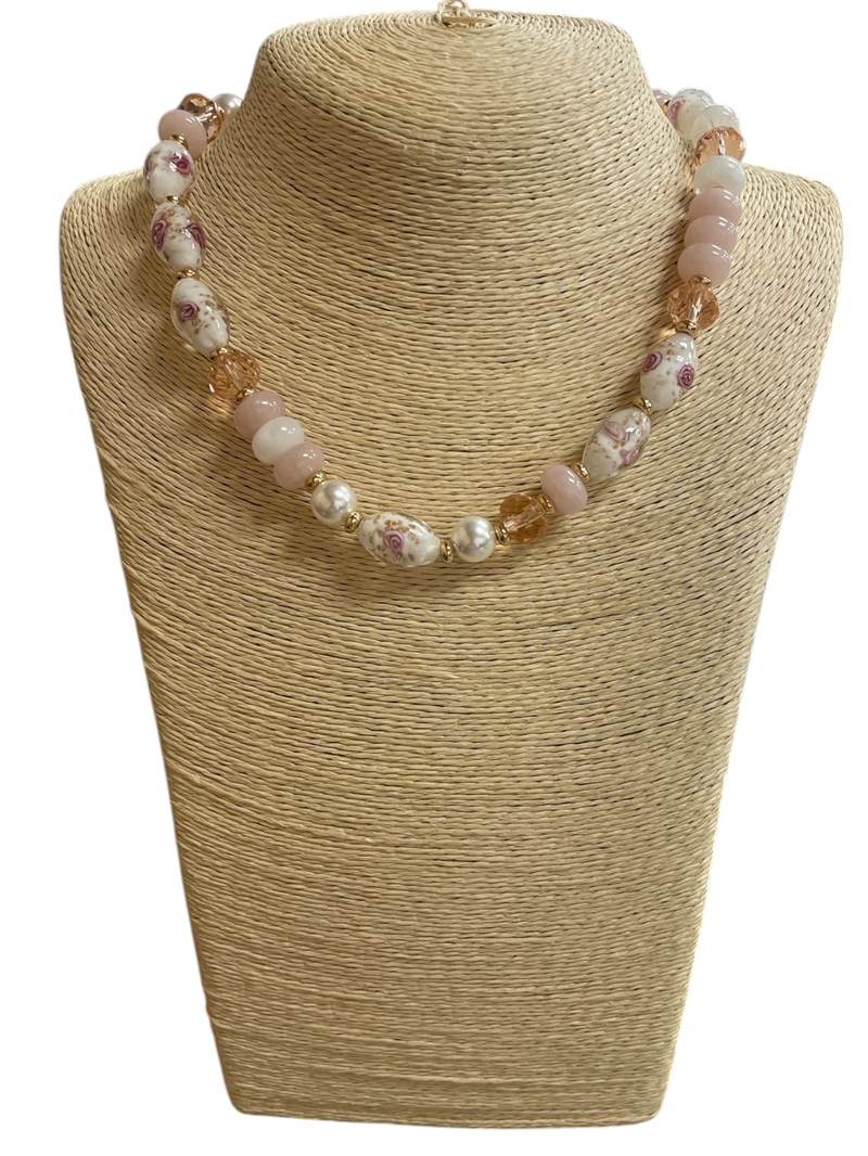 C6N2274  ACRYLIC FLORAL  BEADED SHORT NECKLACE