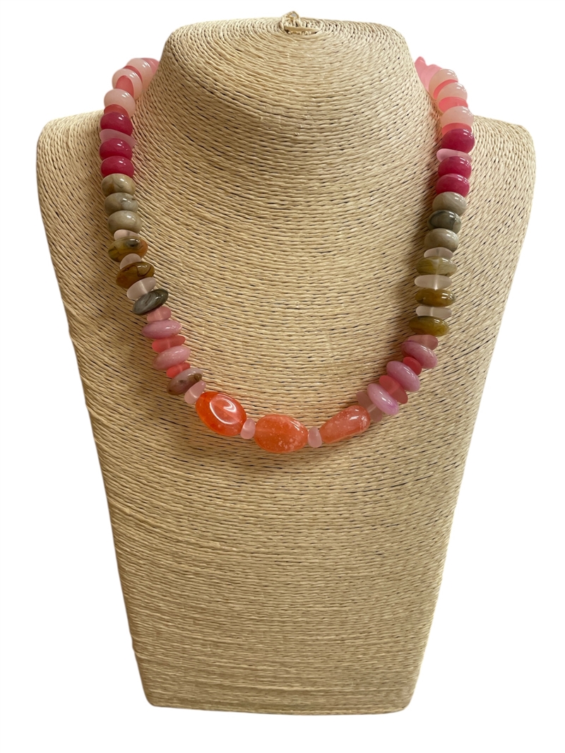 C6N2307  ACRYLIC PINK BEADED SHORT NECKLACE