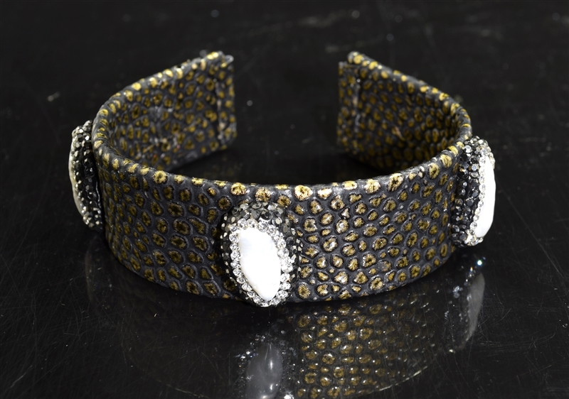 CB101 3 PEARL GOLD CLAY DRUZY BRACELET