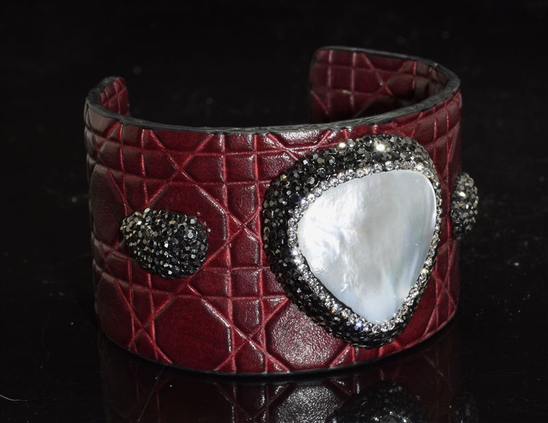 CB124 MOTHER PEARL BURGUNDY LEATHER THICK BANGLE