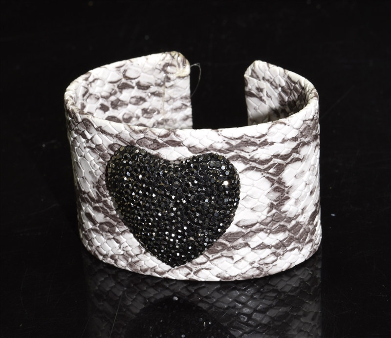 CB132 RHINESTONE HEART SNAKE SKIN BANGLE