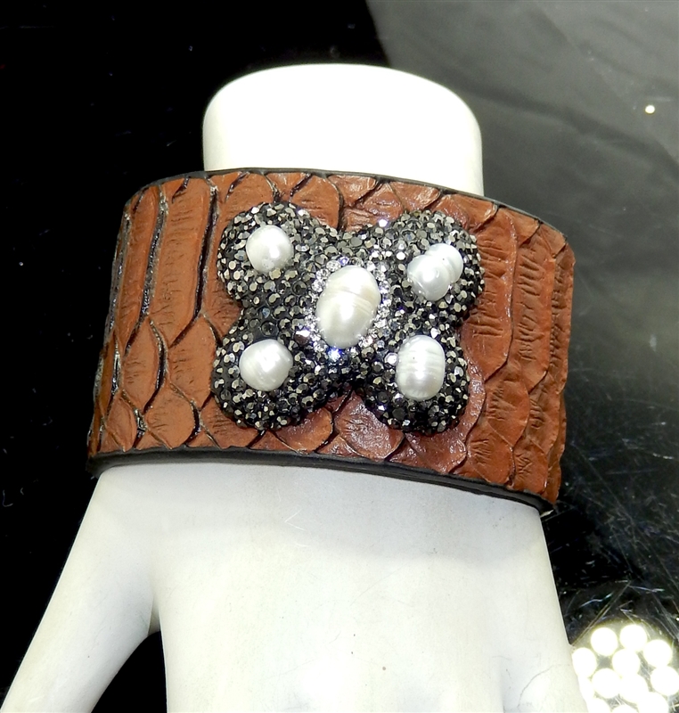 CB176 5 PEARL CLAY DRUZY BROWN BANGLE