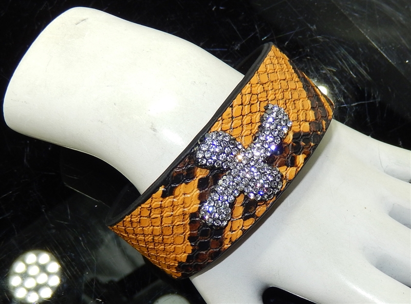 CB182 SNAKESKIN CROSS CLAY DRUZY BANGLE