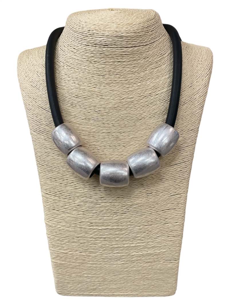 CBL1112  SILVER CYLINDERS SILICONE CORD SHORT NECKLACE