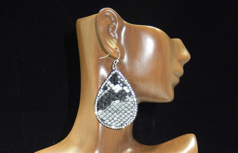 CD122 GRAY CLAY DRUZY SNAKESKIN EARRINGS