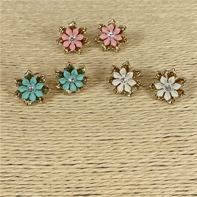 CE-2522   SMALL TWO TONE  FLOWER  STUD  EARRINGS