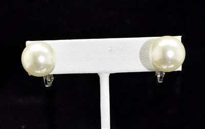 CE102 PEARL CLIP-ON STUD EARRINGS