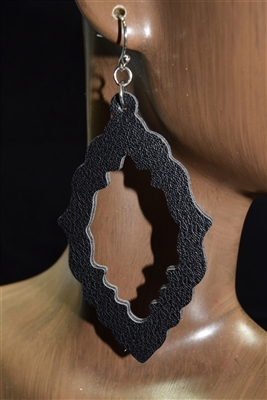 CE1135 LEATHER EARRINGS