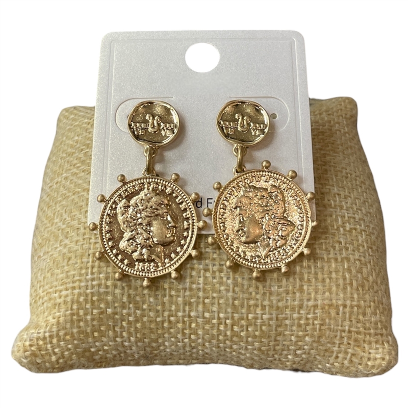CE11923 GOLD HAMMERED COIN SMALL POST EARRINGS