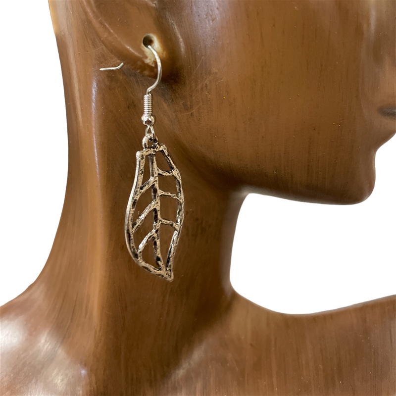 CE4121 HAMMERED SILVER LEAF EARRINGS