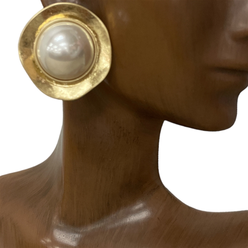 CE8198 CIRCLE PEARL IN CENTER EARRINGS