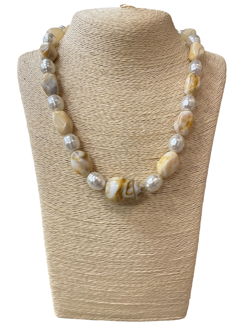 CN4410 PEARL ACRYLIC PEBBLE BEADED NECKLACE