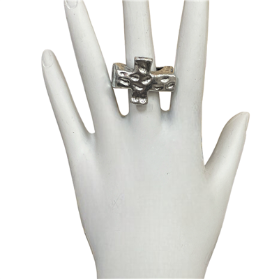 CR2026 ANTIQUE HAMMERED CROSS STRETCH RING
