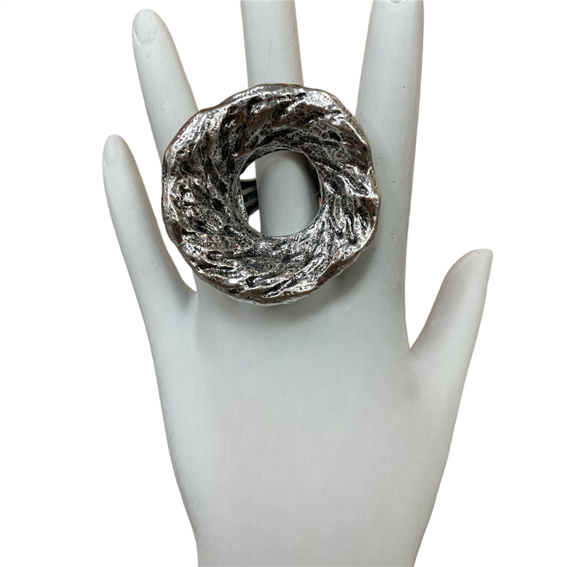 CR2034  HAMMERED OPEN CIRCLE STRETCH RING