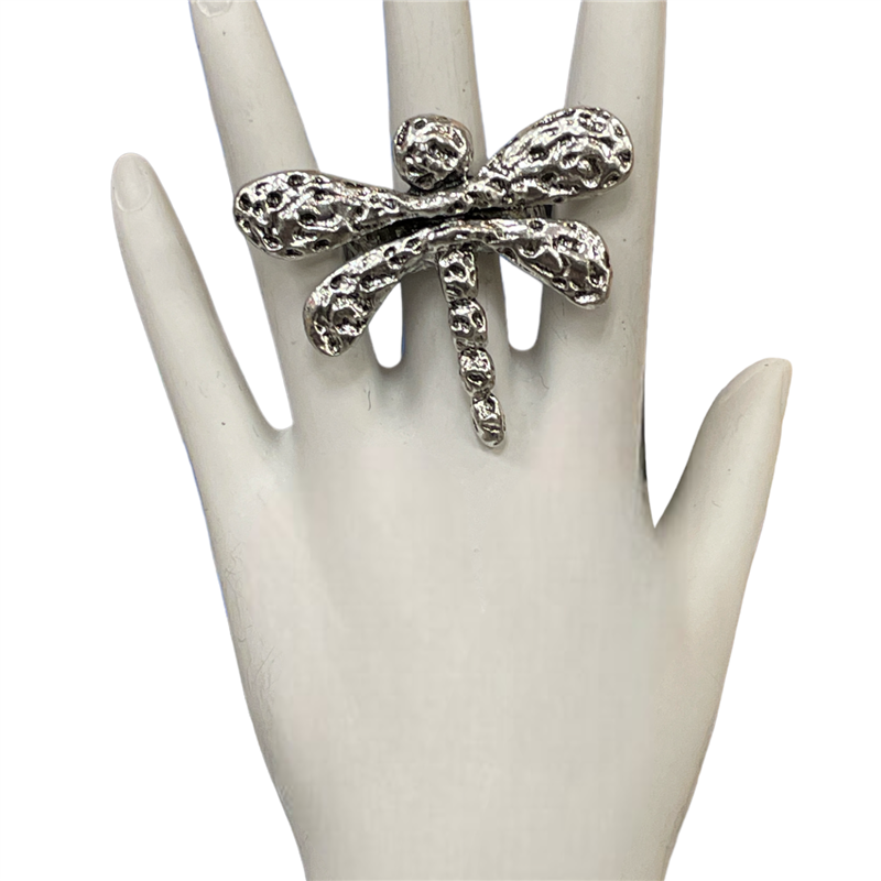 CR4322 HAMMERED DRAGONFLY STRETCH SILVER RING