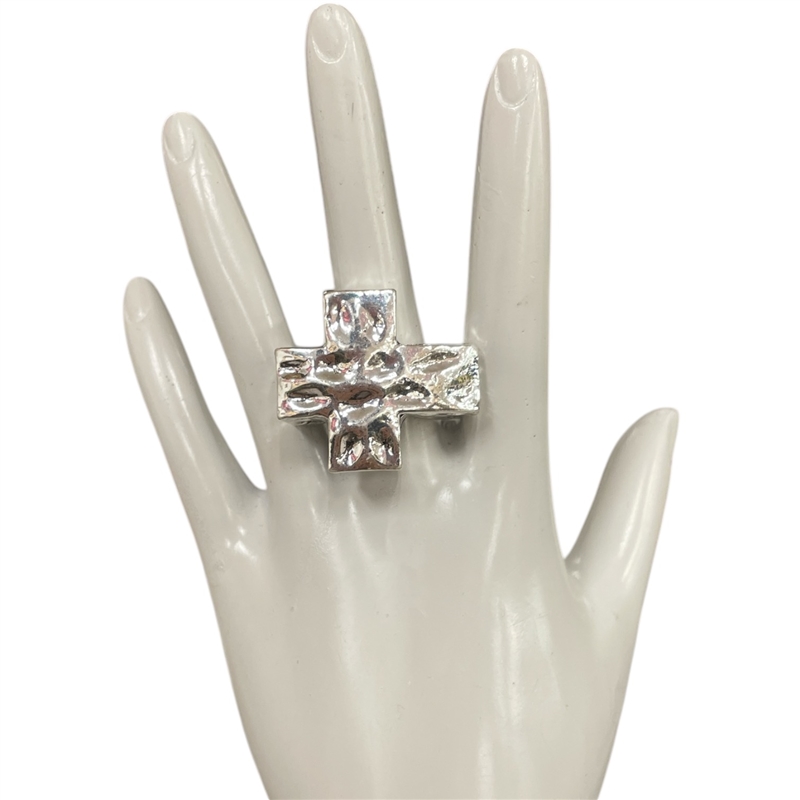 CR4864 HAMMERED SILVER CROSS RING