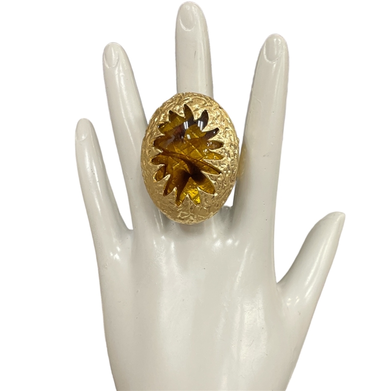 CR5536  OVAL  CRYSTAL STONE IN CENTER RING