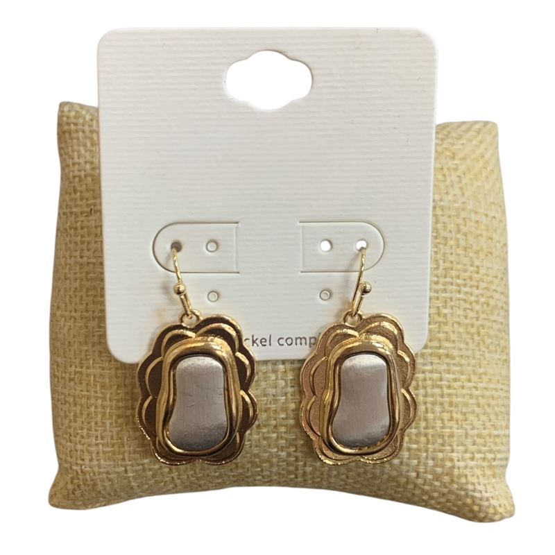 DE2021 DANGLE FLORAL TWO TONE HAMMERED EARRINGS