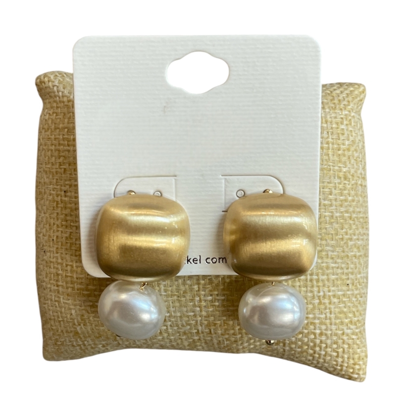 DE2174 PEARL DROP MATTE SQUARE POST STUD EARRINGS