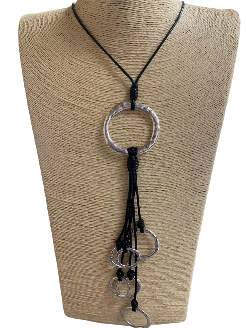 DN7455  HAMMERED CIRCLE TASSEL LONG NECKLACE