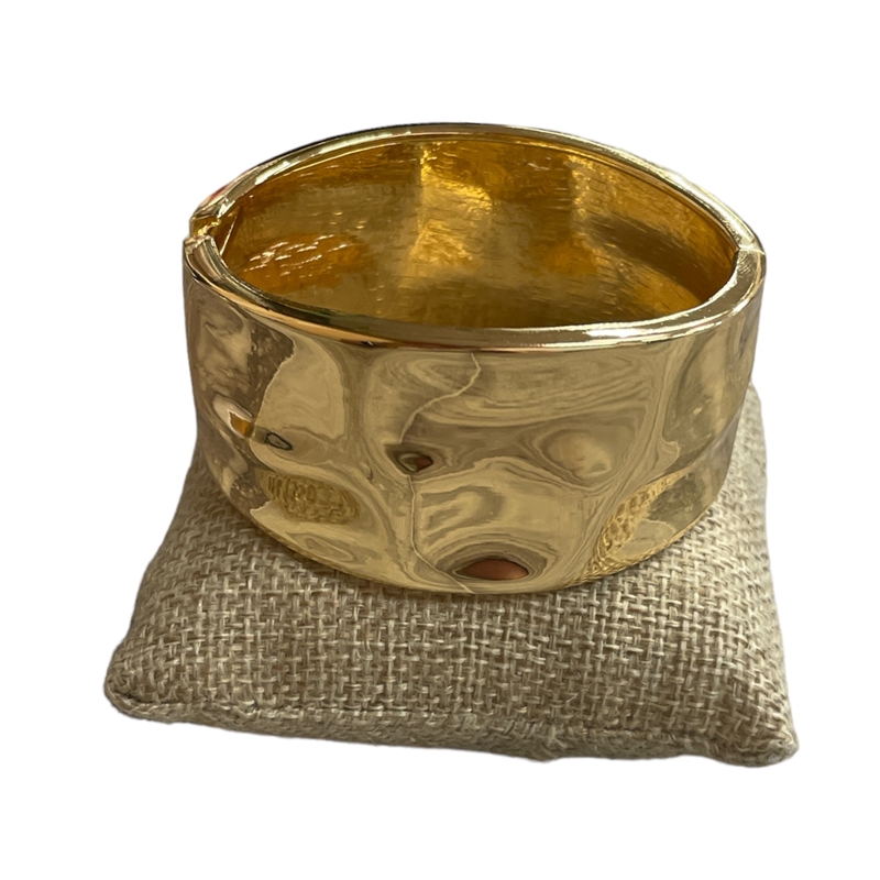 DR23G  HAMMERED SHINY GOLD  BRACELET