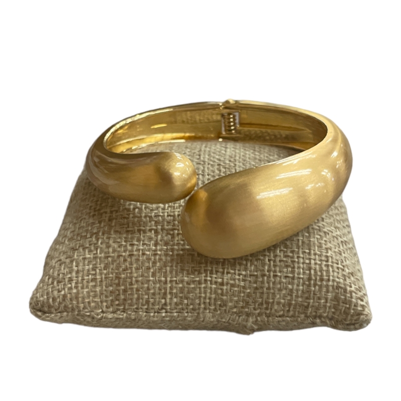 DR33D MATTE GOLD TEARDROP BRACELET