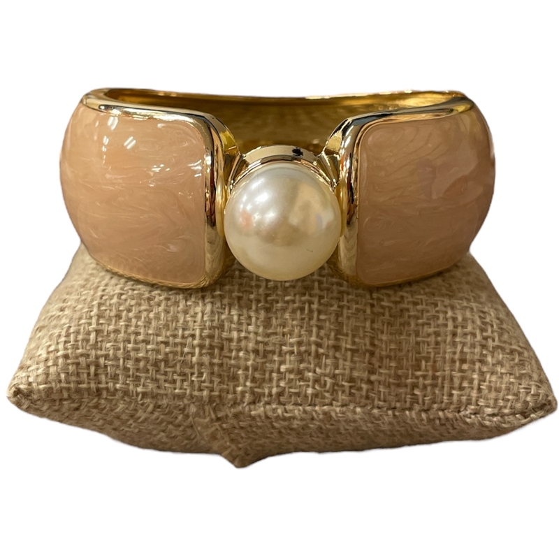 DRO174 PEARL NUDE ENAMEL GOLD CHUNKY BRACELET