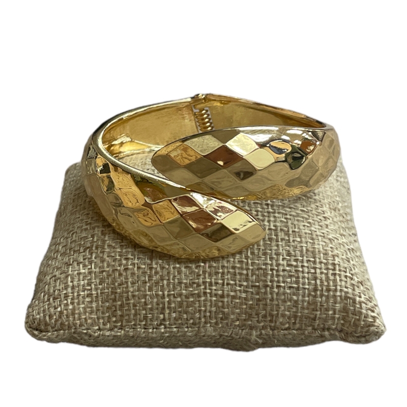 DRO33M  HAMMERED GOLD BRACELET