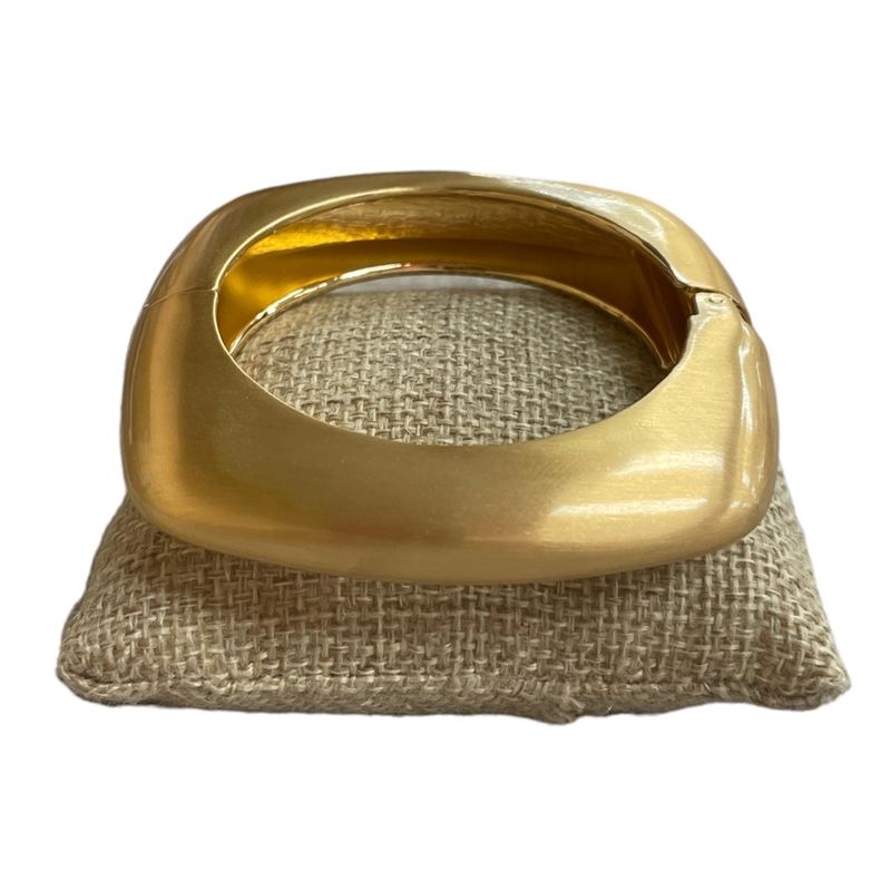 DRO33Q  MATTE GOLD SQUARE BRACELET