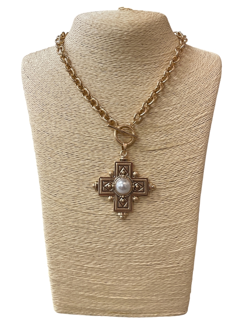 DSN2019 HAMMERED CROSS & PEARL NECKLACE