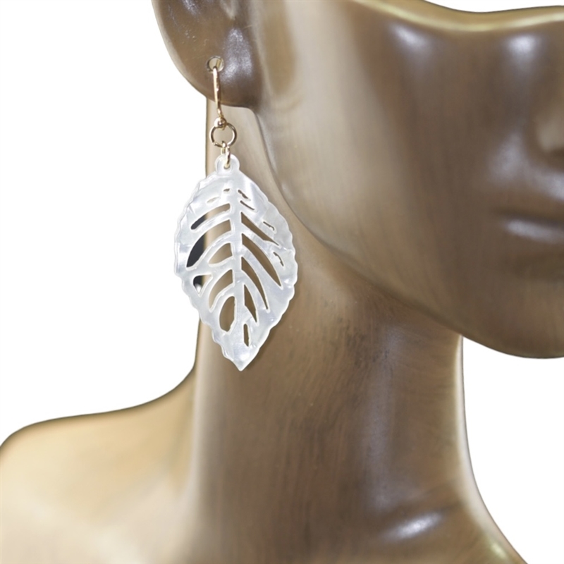 E6300 BLACK ACRYLIC LEAF POST EARRINGS