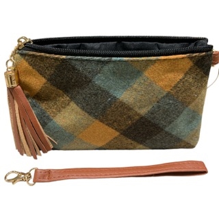 EABG010  MULTI PLAID PATTERN WRISTLET