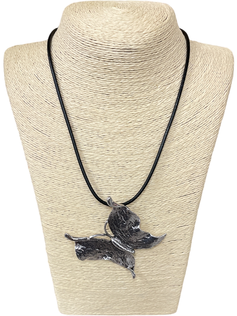 EN011 HAMMERED BUTTERFLY LEATHER CORD SHORT NECKLACE