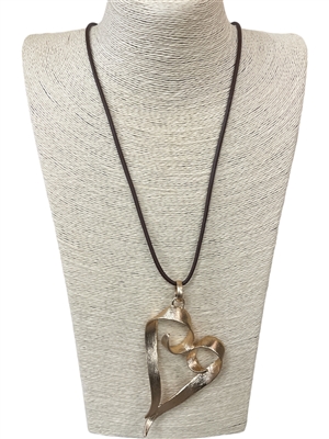 EN11005 HAMMERED CURVED HEART  LONG NECKLACE