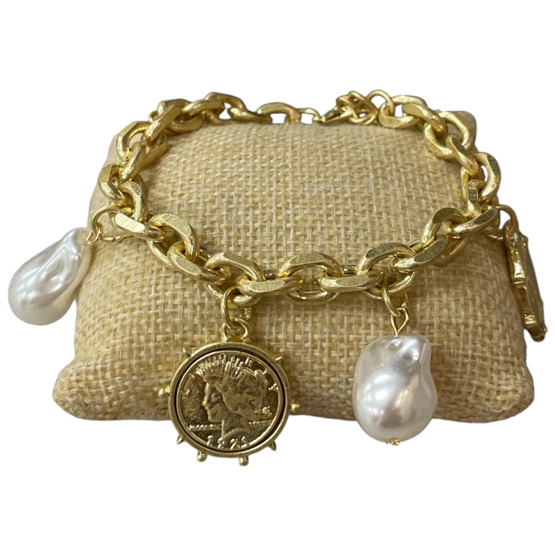 EN11904 MATTE GOLD COIN PEARL CHARMS BRACELET