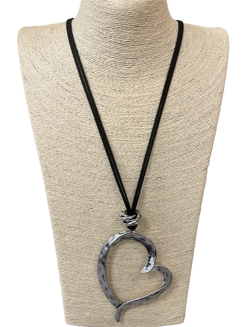 EN12974 SILVER HAMMERED HEART LONG NECKLACE