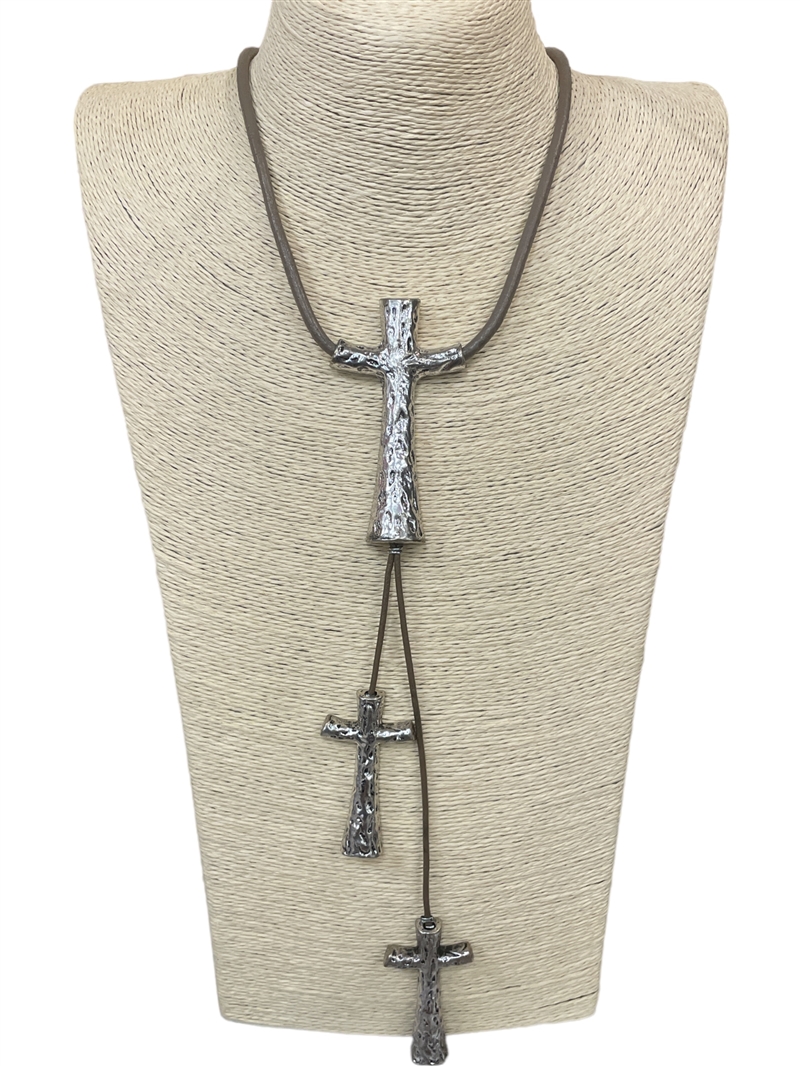 EN14417 HAMMERED TRIPLE CROSS NECKLACE