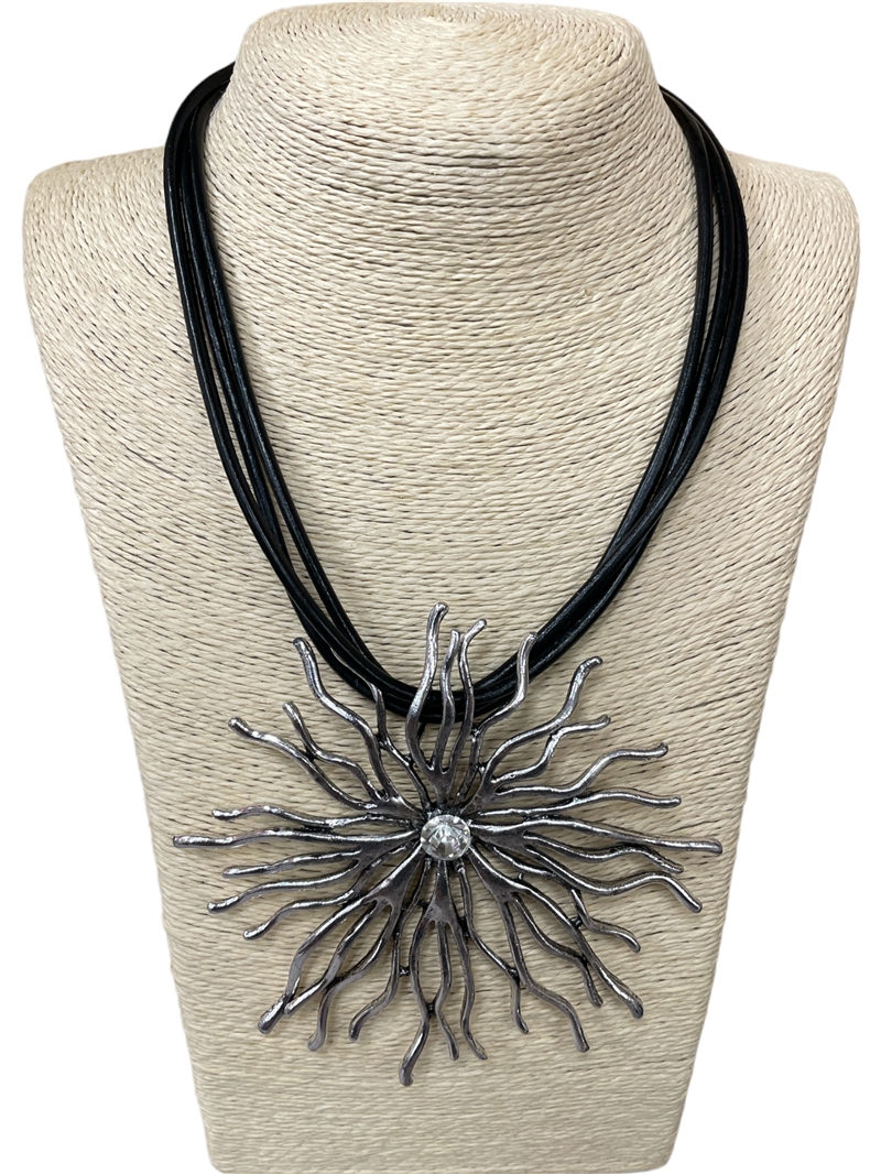 EN14852 SILVER FLOWER  SHORT NECKLACE