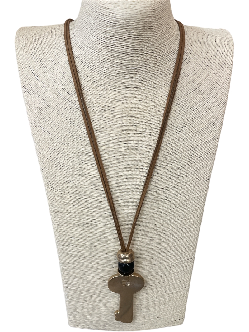 EN15538  HAMMERED KEY LONG NECKLACE