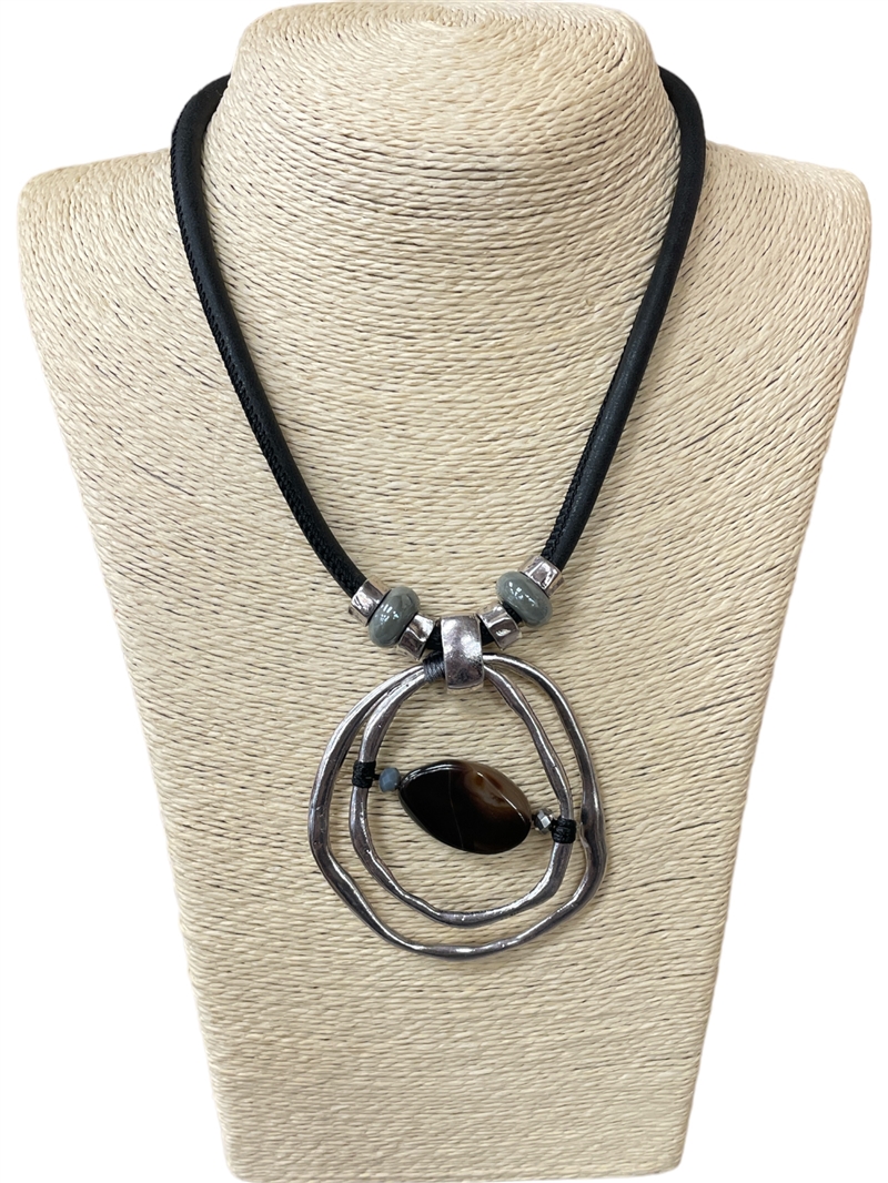 EN18032 DOUBLE CIRCLE BROWN STONE IN CENTER SHORT NECKLACE