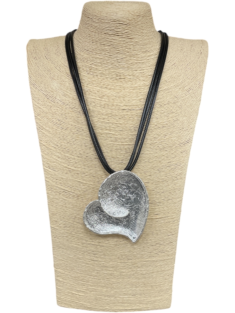 EN21231 HAMMERED MATTE SILVER HEART LONG NECKLACE