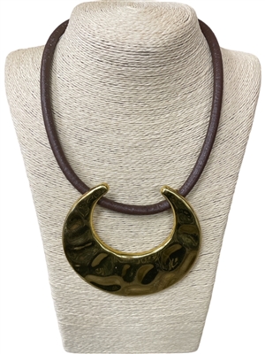 EN2148 HAMMERED GOLD MOON SHORT NECKLACE