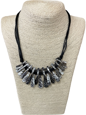 EN22191 HAMMERED ANTIQUE FAN  SHORT NECKLACE