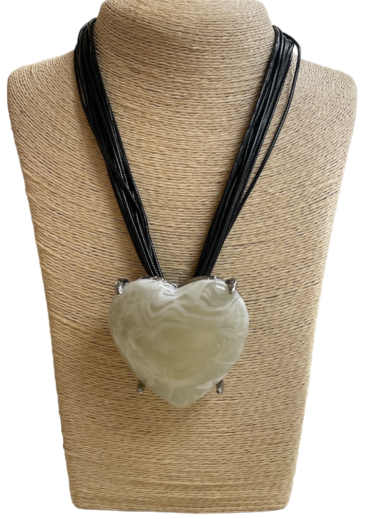 EN29644W WHITE HEART STONE SILVER SHORT NECKLACE