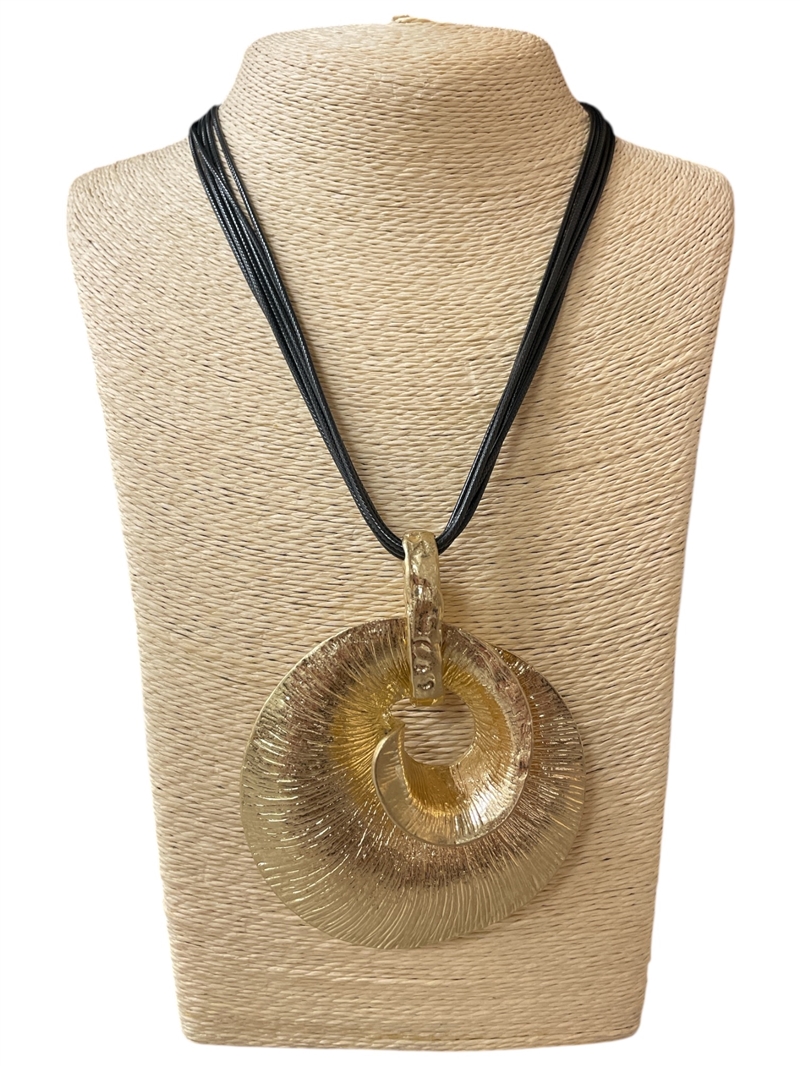 EN29674  MULTI STRAND GOLD SEA SHELL SWIRL SHORT NECKLACE