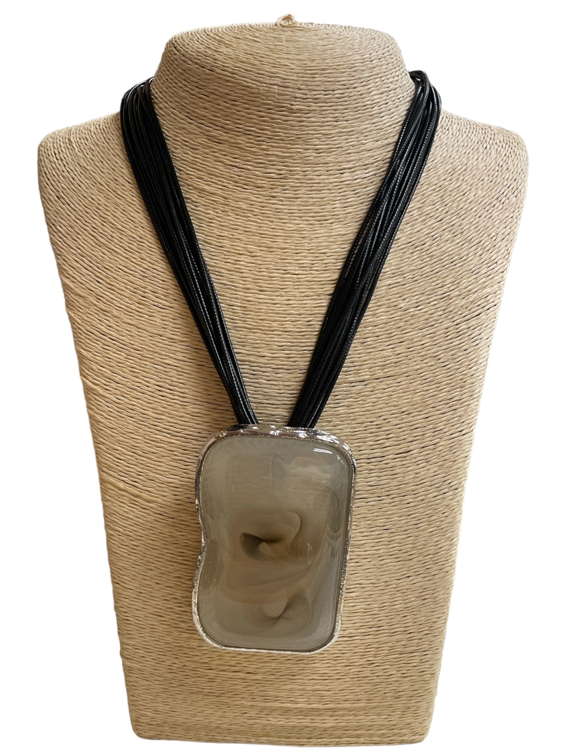 EN29934W WHITE STONE SILVER SHORT NECKLACE