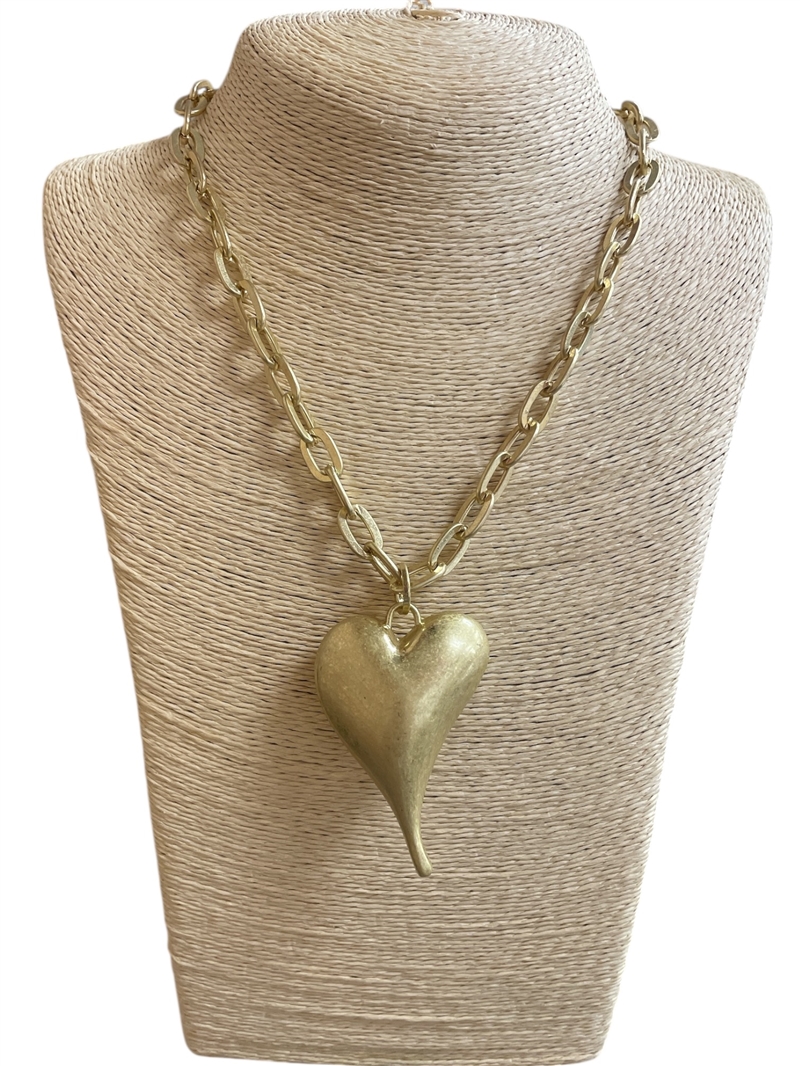EN31866 LIGHTWEIGHT HEART SHORT NECKLACE